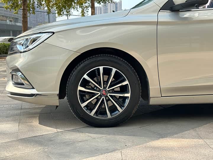 Фото 5 - Roewe i5