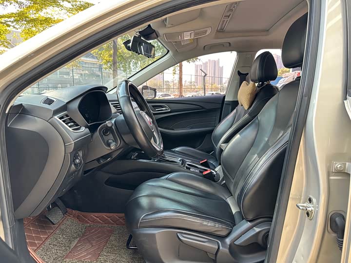 Фото 7 - Roewe i5