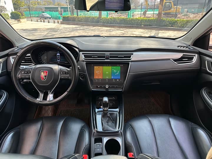 Фото 9 - Roewe i5