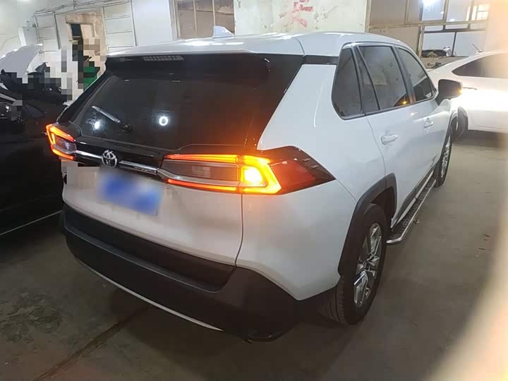 Фото 7 - Toyota Wildlander