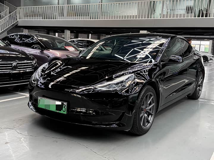 Фото 1 - Tesla Model 3