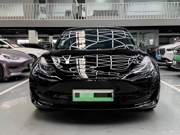 Фото 2 - Tesla Model 3