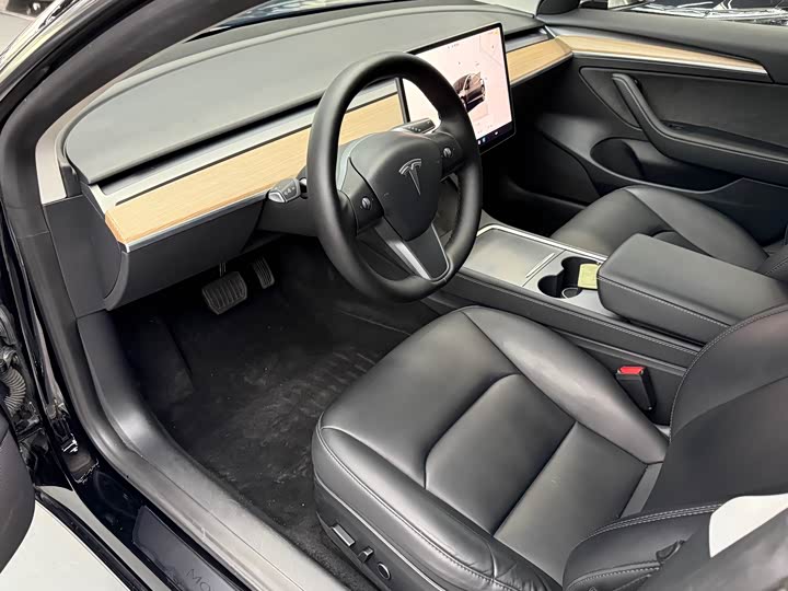 Фото 4 - Tesla Model 3