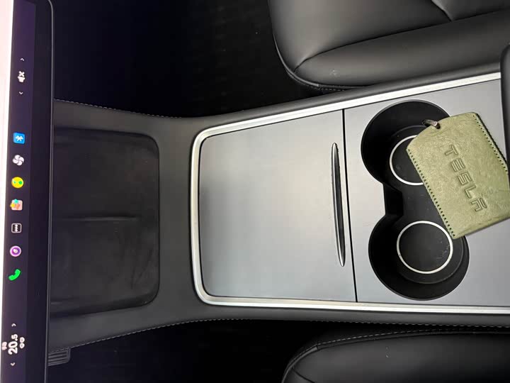 Фото 8 - Tesla Model 3