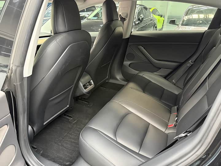 Фото 9 - Tesla Model 3