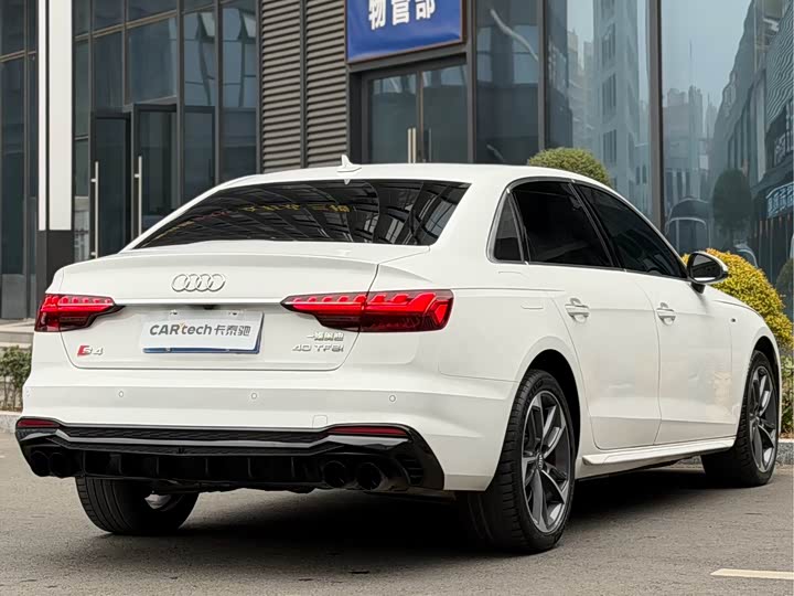 Фото 3 - Audi A4L