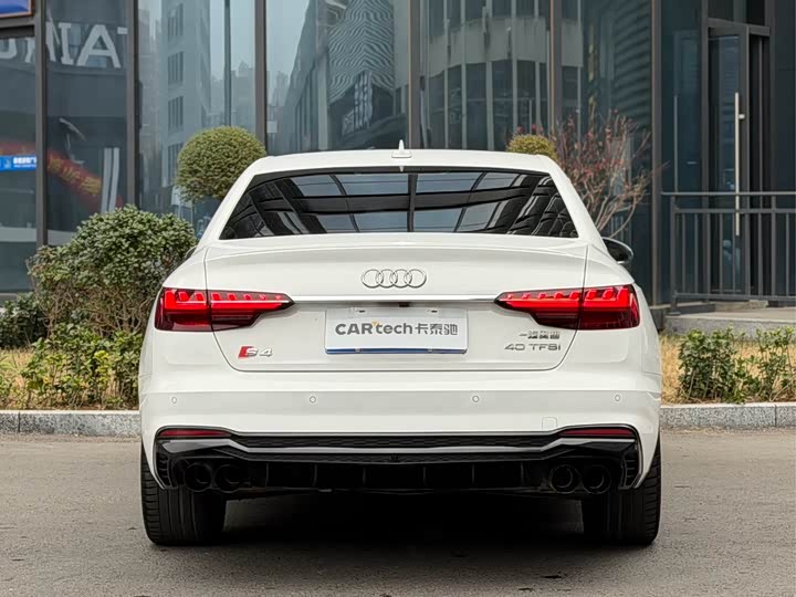 Фото 4 - Audi A4L