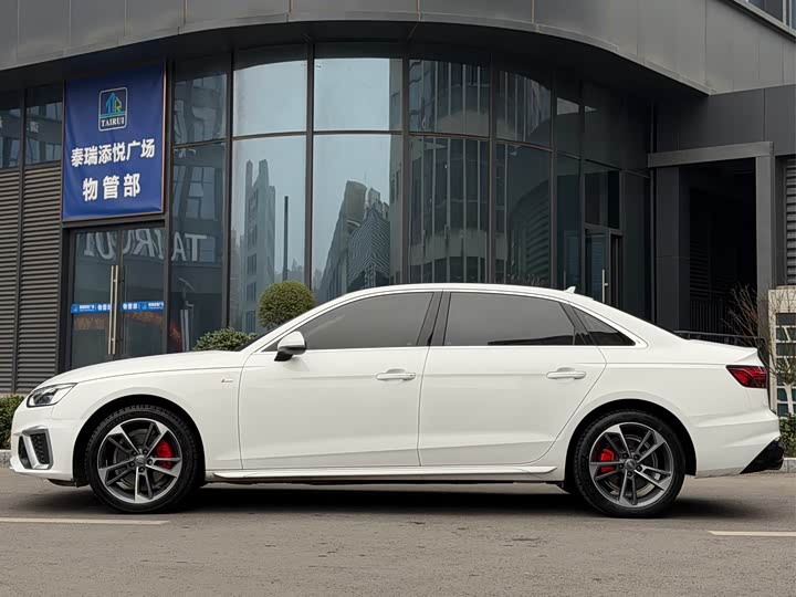 Фото 5 - Audi A4L