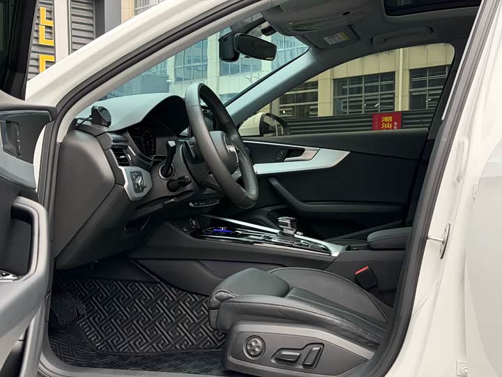 Фото 6 - Audi A4L