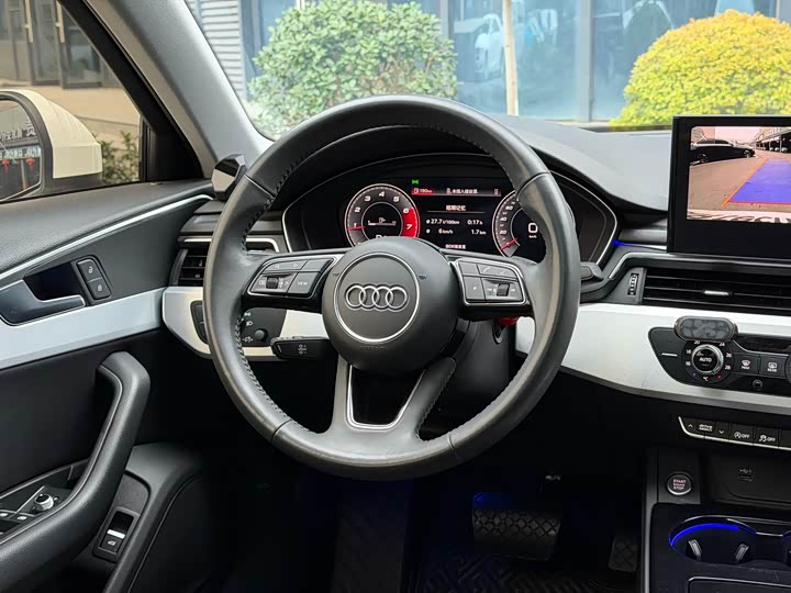 Фото 9 - Audi A4L