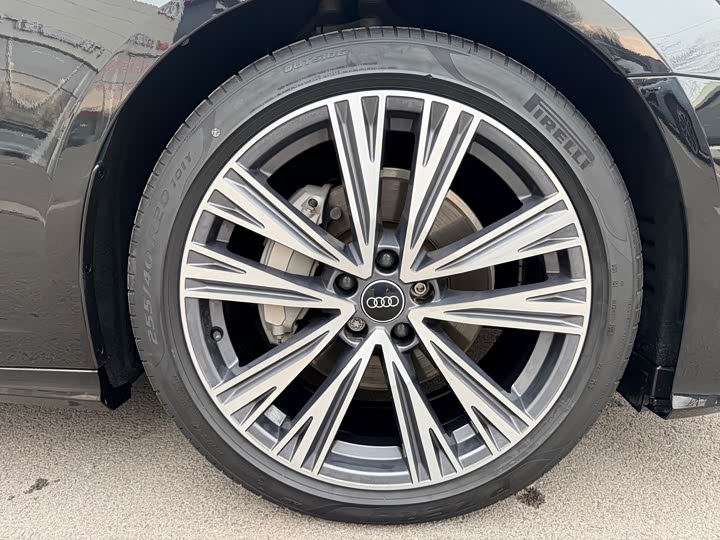 Фото 8 - Audi A6L