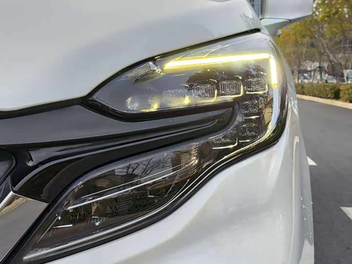 Фото 8 - Buick GL8 ES