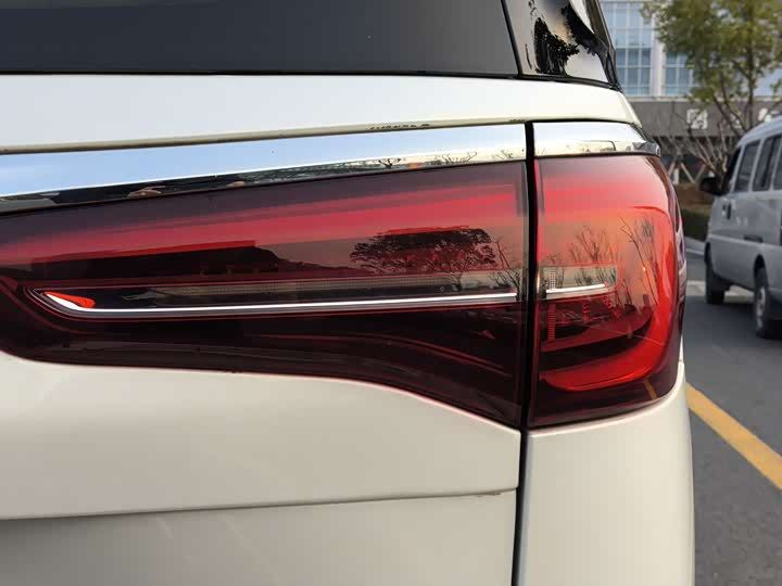 Фото 9 - Buick GL8 ES