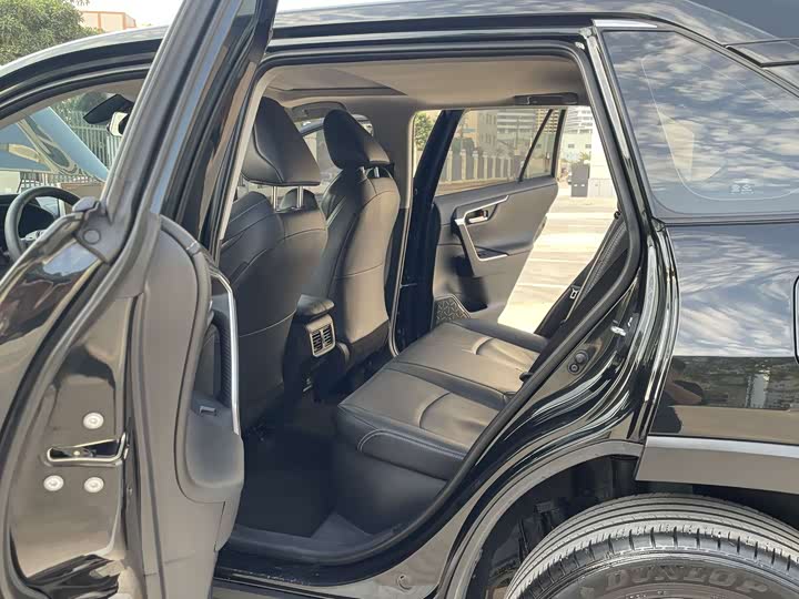 Фото 9 - Toyota Wildlander