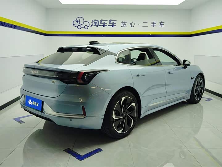 Фото 3 - Zeekr 001