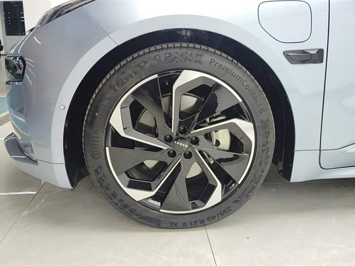 Фото 6 - Zeekr 001