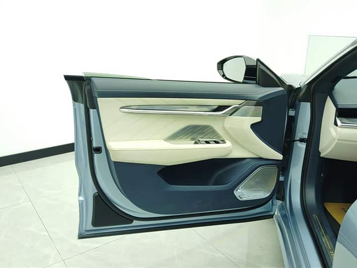 Фото 7 - Zeekr 001