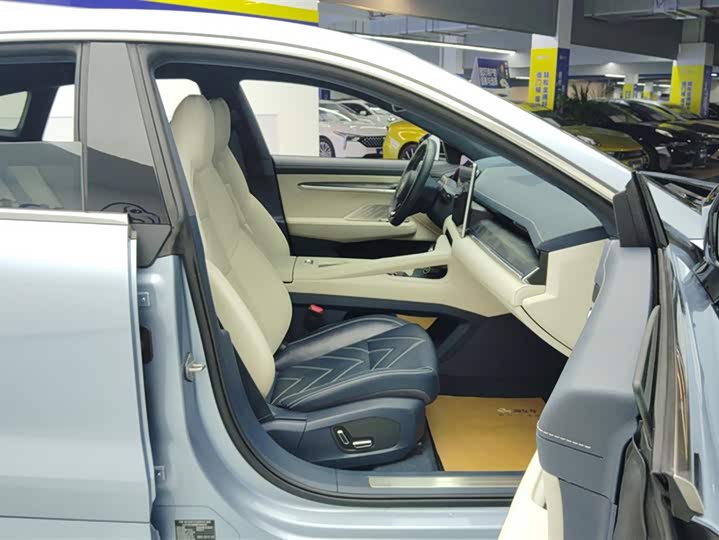 Фото 8 - Zeekr 001