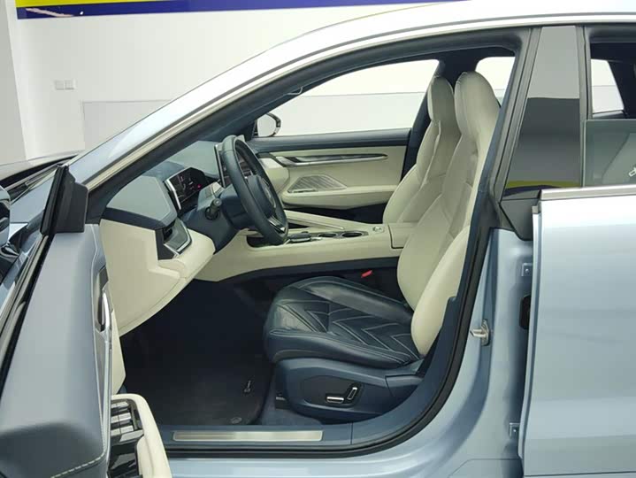 Фото 9 - Zeekr 001