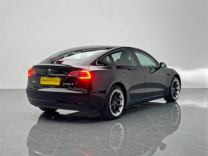 Фото 6 - Tesla Model 3