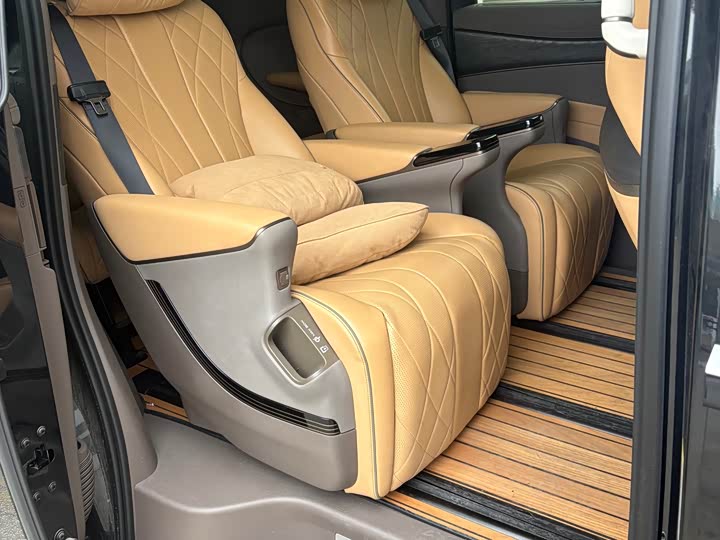 Фото 5 - Denza D9