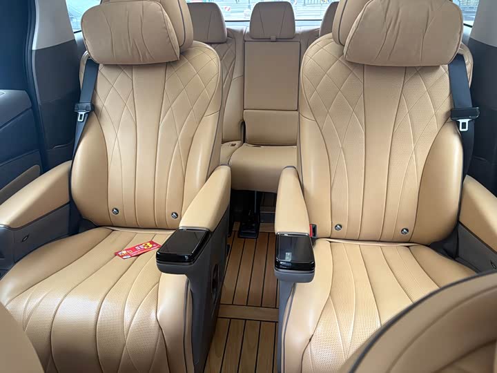 Фото 7 - Denza D9