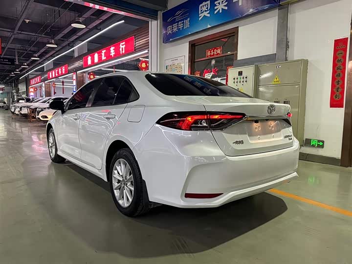 Фото 4 - Toyota Corolla