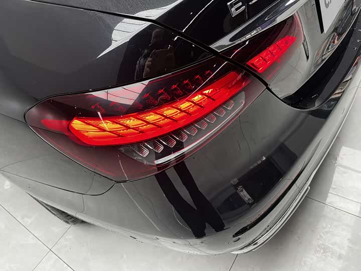 Фото 6 - Mercedes-Benz E-Class