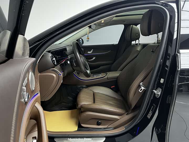 Фото 7 - Mercedes-Benz E-Class