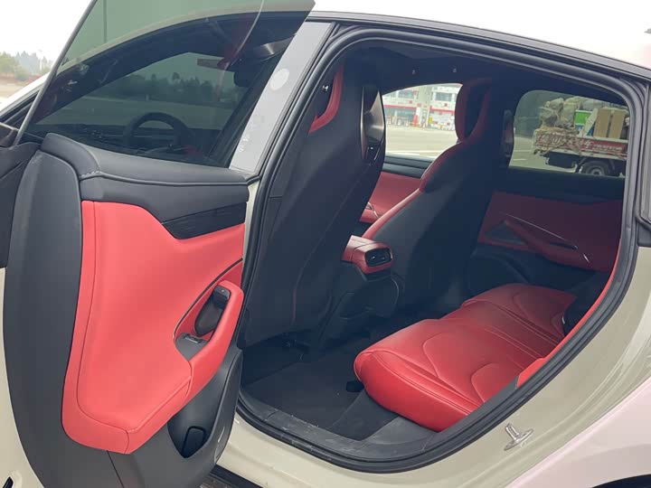 Фото 5 - Xiaomi SU7