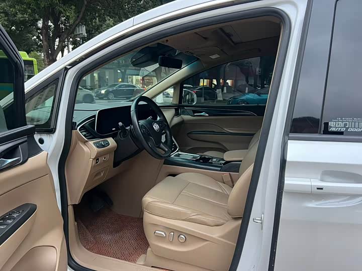 Фото 4 - Buick GL8 ES