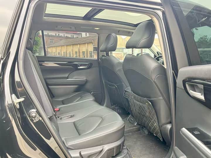 Фото 8 - Toyota Highlander