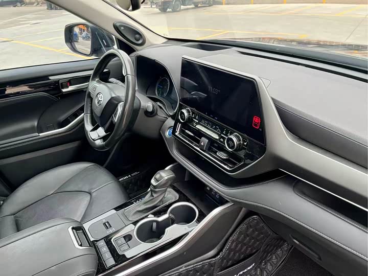 Фото 9 - Toyota Highlander