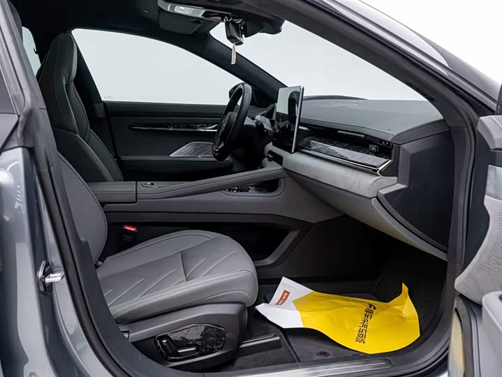 Фото 9 - Zeekr 001