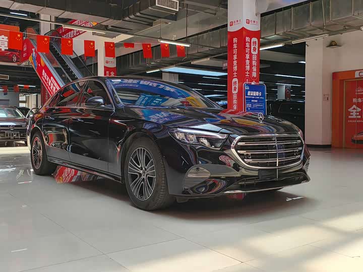 Фото 3 - Mercedes-Benz E-Class