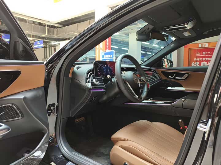 Фото 4 - Mercedes-Benz E-Class