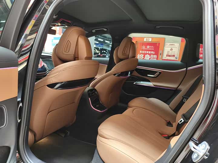 Фото 5 - Mercedes-Benz E-Class