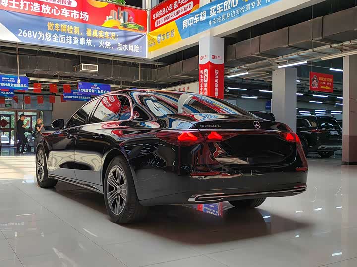 Фото 8 - Mercedes-Benz E-Class