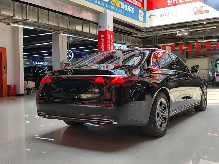 Фото 9 - Mercedes-Benz E-Class