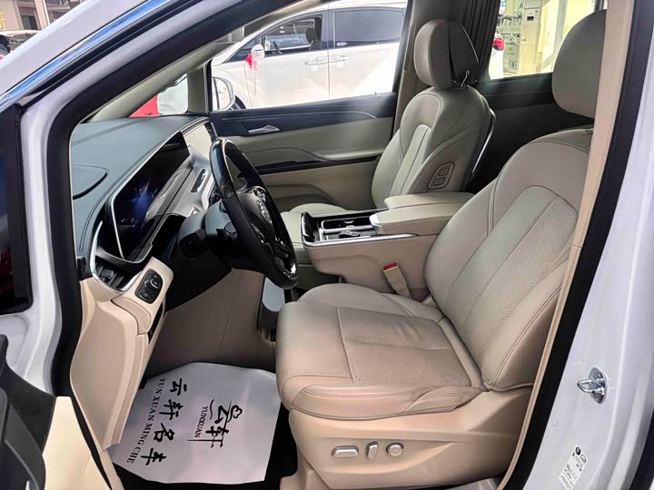 Фото 8 - Buick GL8 ES