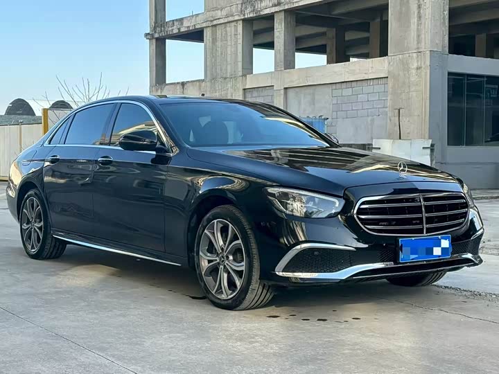 Фото 3 - Mercedes-Benz E-Class