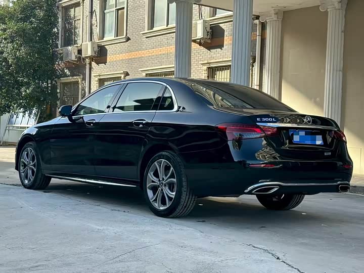 Фото 9 - Mercedes-Benz E-Class