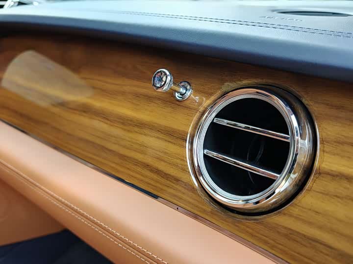 Фото 8 - Bentley Bentayga