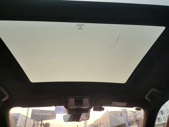 Фото 9 - LiXiang One