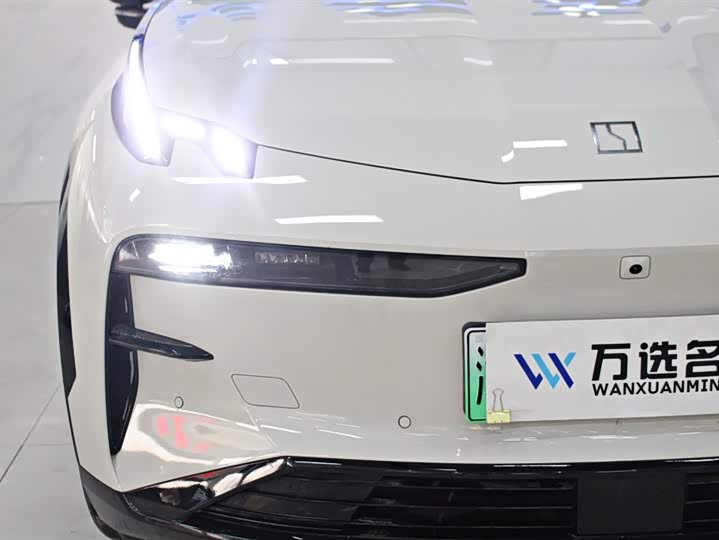 Фото 2 - Zeekr X