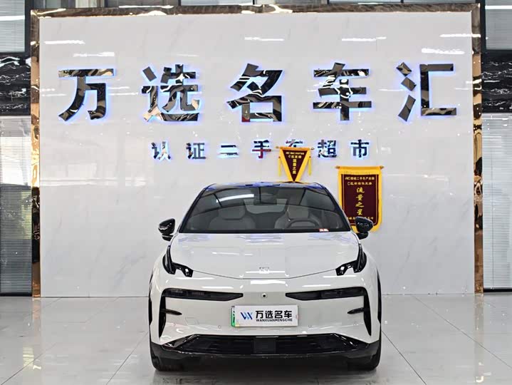 Фото 3 - Zeekr X