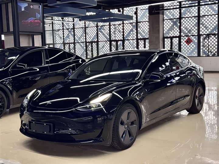 Фото 1 - Tesla Model 3