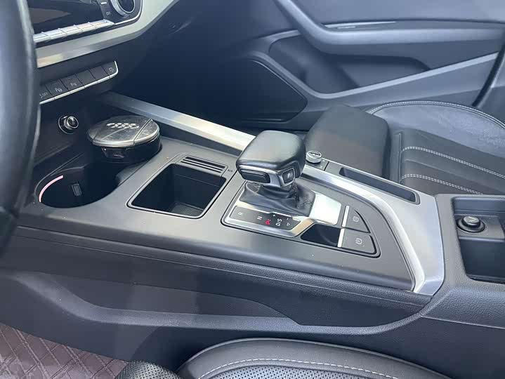 Фото 6 - Audi A4L