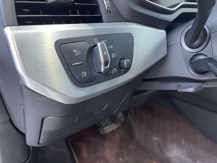 Фото 7 - Audi A4L