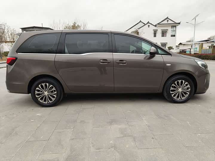 Фото 4 - Buick GL8 ES